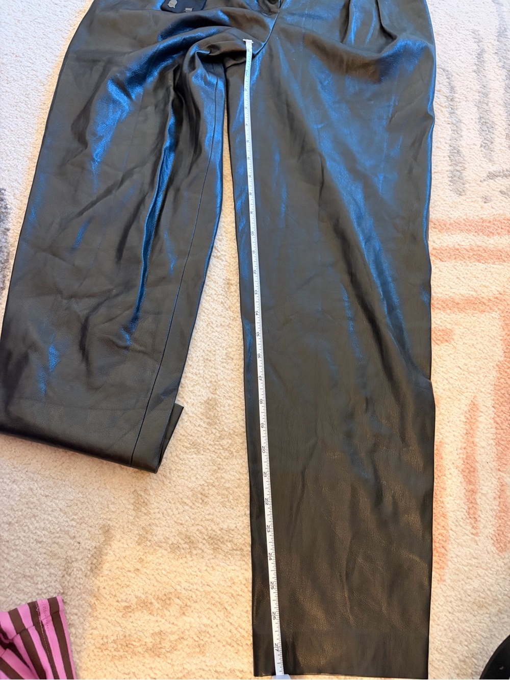 Alice and Olivia black straight leg vegan leather pants size 2 - Picture 7 of 10
